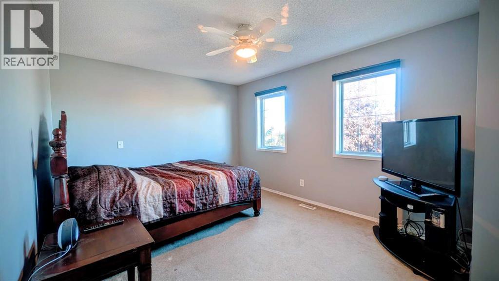 226 Erin Circle Se, Calgary, Alberta  T2B 3K1 - Photo 9 - A2255156