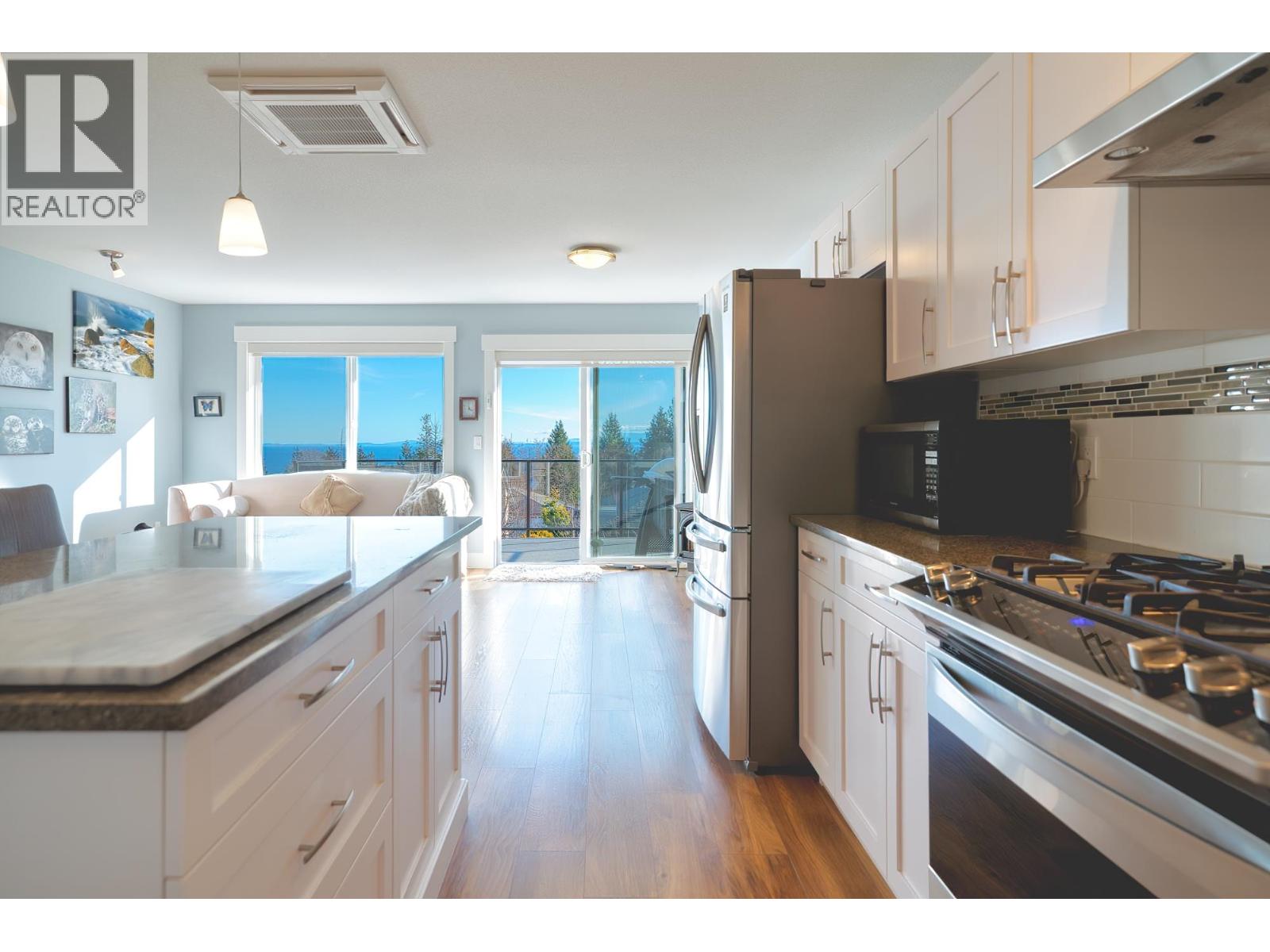 6263 Apollo Road, Sechelt, British Columbia  V7Z 0N7 - Photo 13 - R3074704