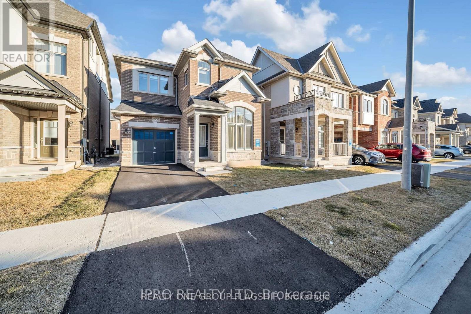 3950 Koenig Road, Burlington, Ontario  L7M 0Z8 - Photo 3 - W12745536