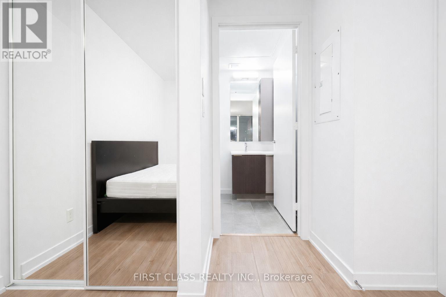 1308 - 203 College  Street, Toronto, Ontario  M5T 1P9 - Photo 12 - C12741316