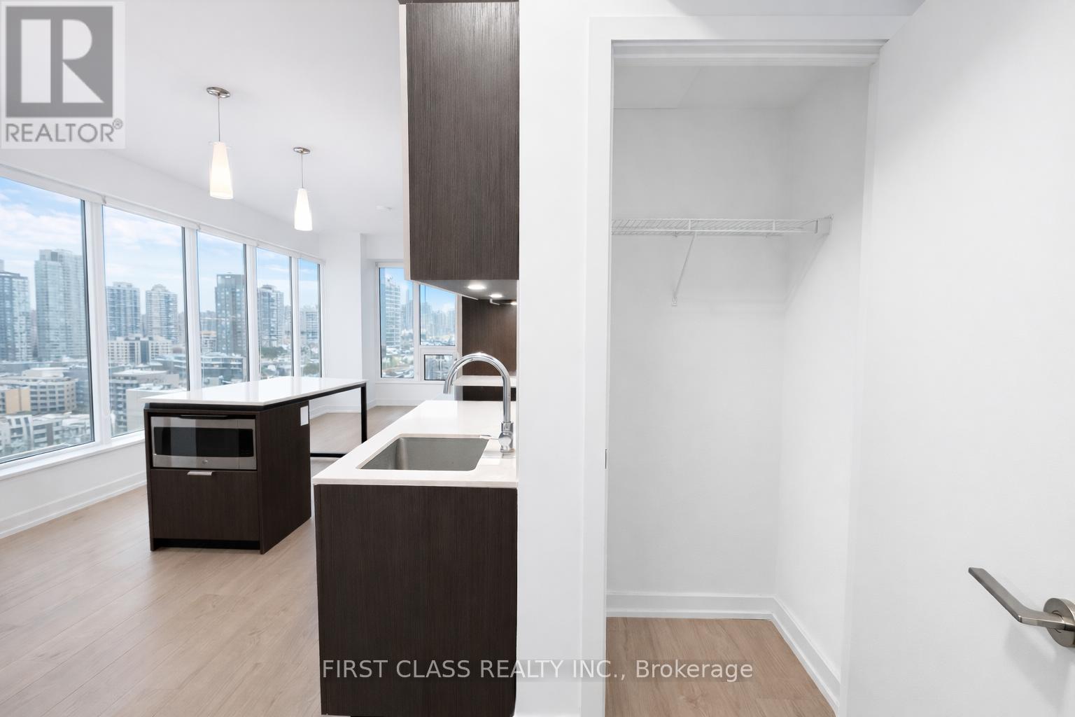 1308 - 203 College  Street, Toronto, Ontario  M5T 1P9 - Photo 4 - C12741316
