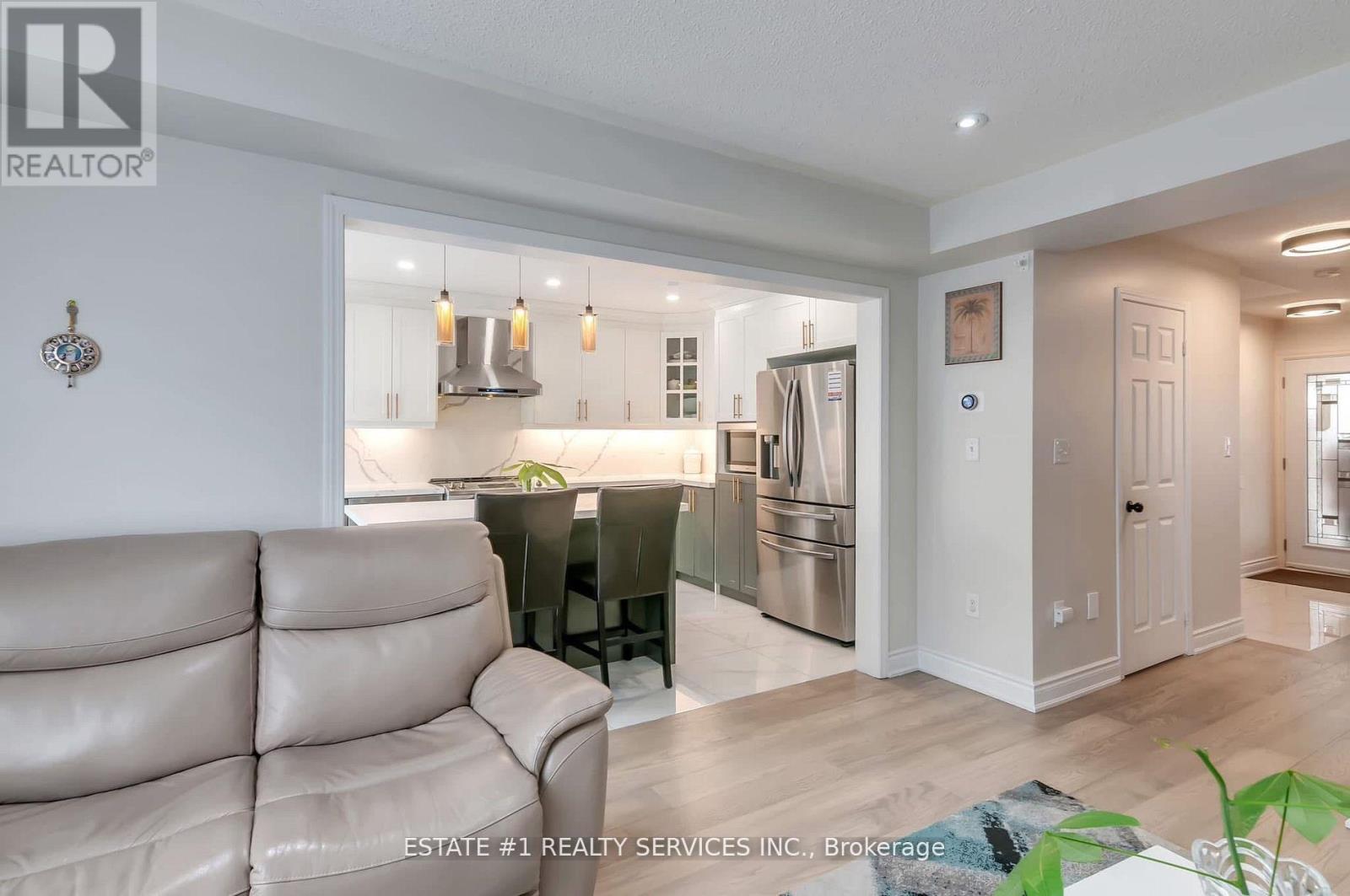 68 Ponymeadow Way, Brampton, Ontario  L6X 0M3 - Photo 8 - W12726800