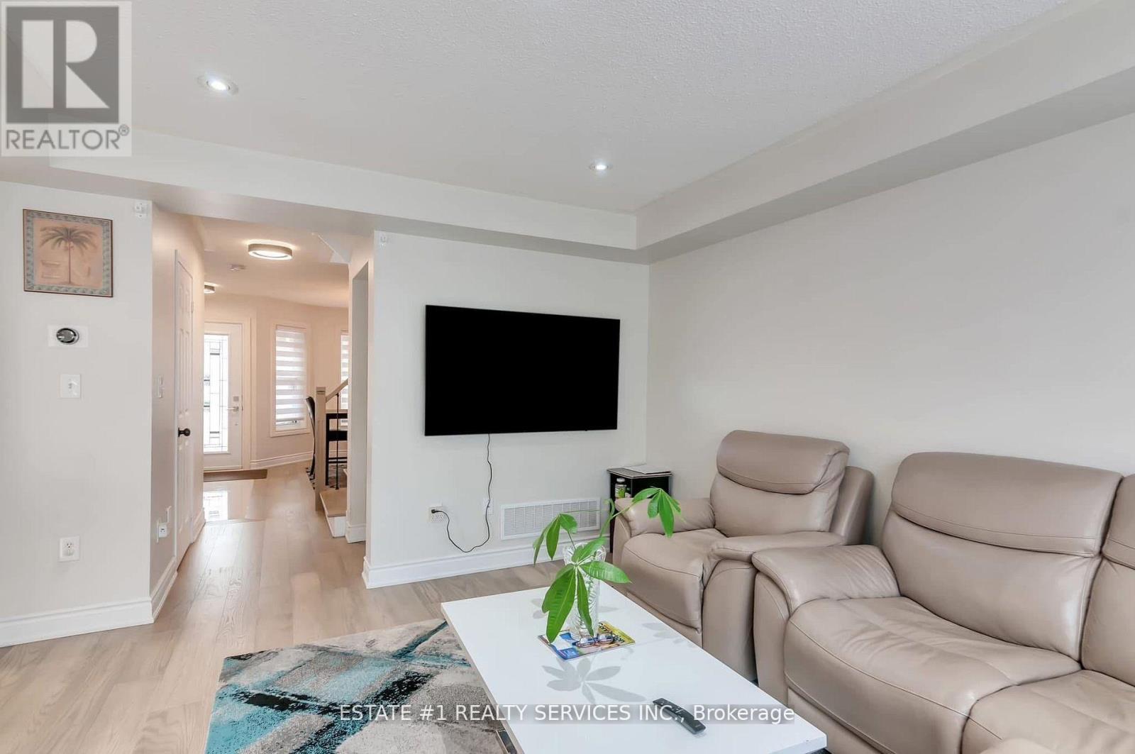 68 Ponymeadow Way, Brampton, Ontario  L6X 0M3 - Photo 9 - W12726800