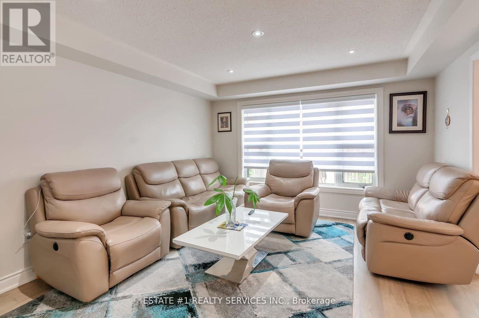 68 Ponymeadow Way, Brampton, Ontario  L6X 0M3 - Photo 5 - W12726800