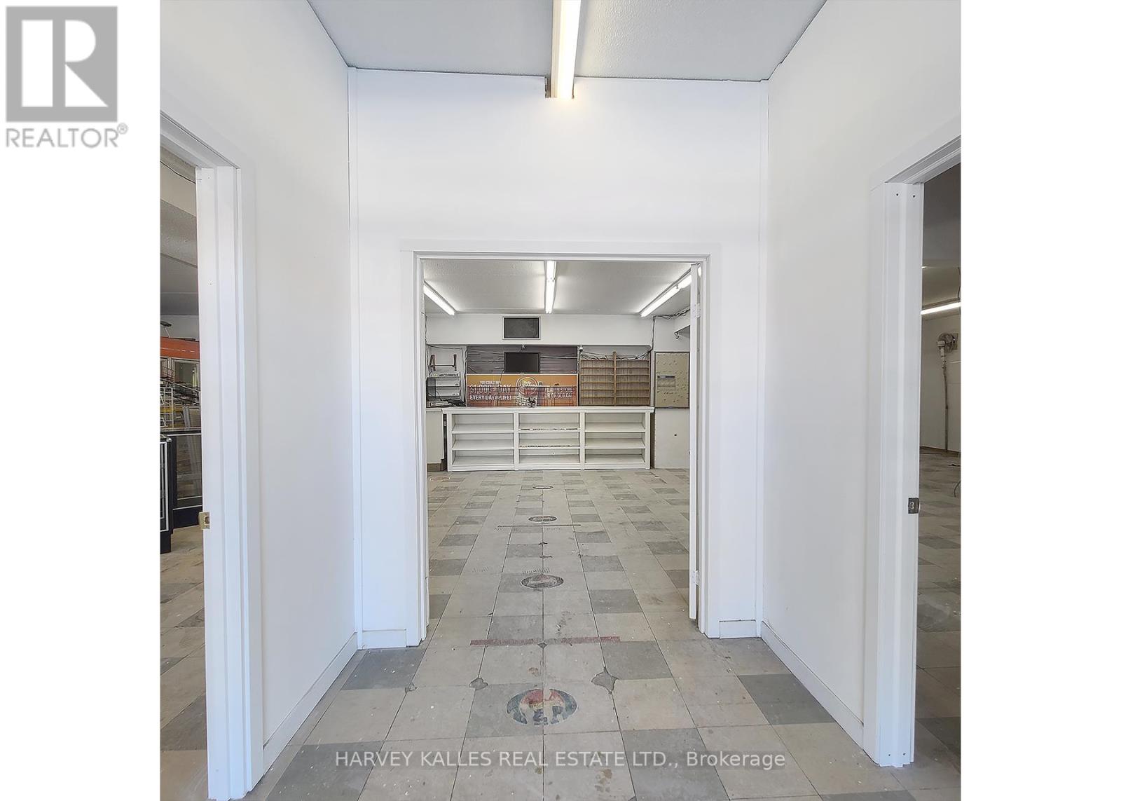 3829 Lake Shore Boulevard W, Toronto (Long Branch), Ontario  M8W 1R3 - Photo 3 - W12650536