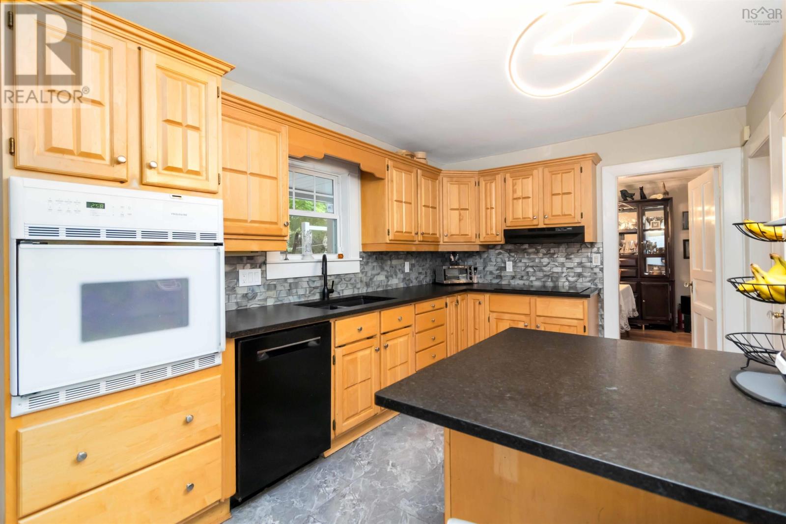 949 Mclean Street, Halifax, Nova Scotia  B3H 2V2 - Photo 7 - 202601829