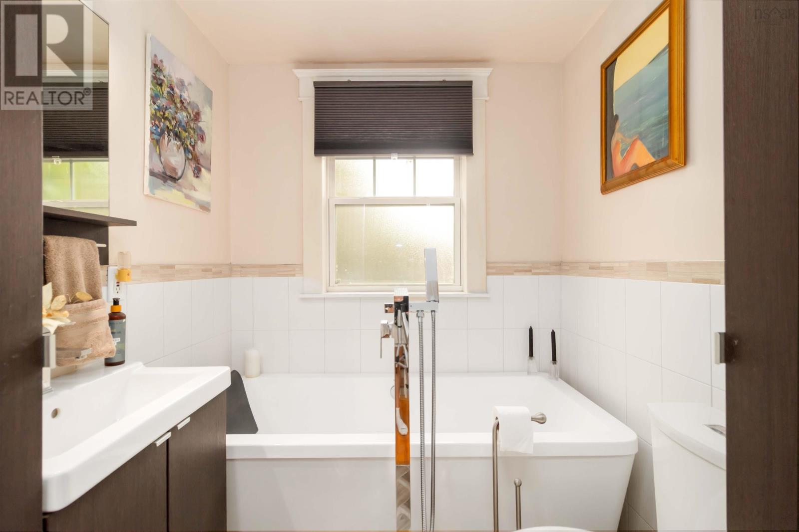 949 Mclean Street, Halifax, Nova Scotia  B3H 2V2 - Photo 9 - 202601829