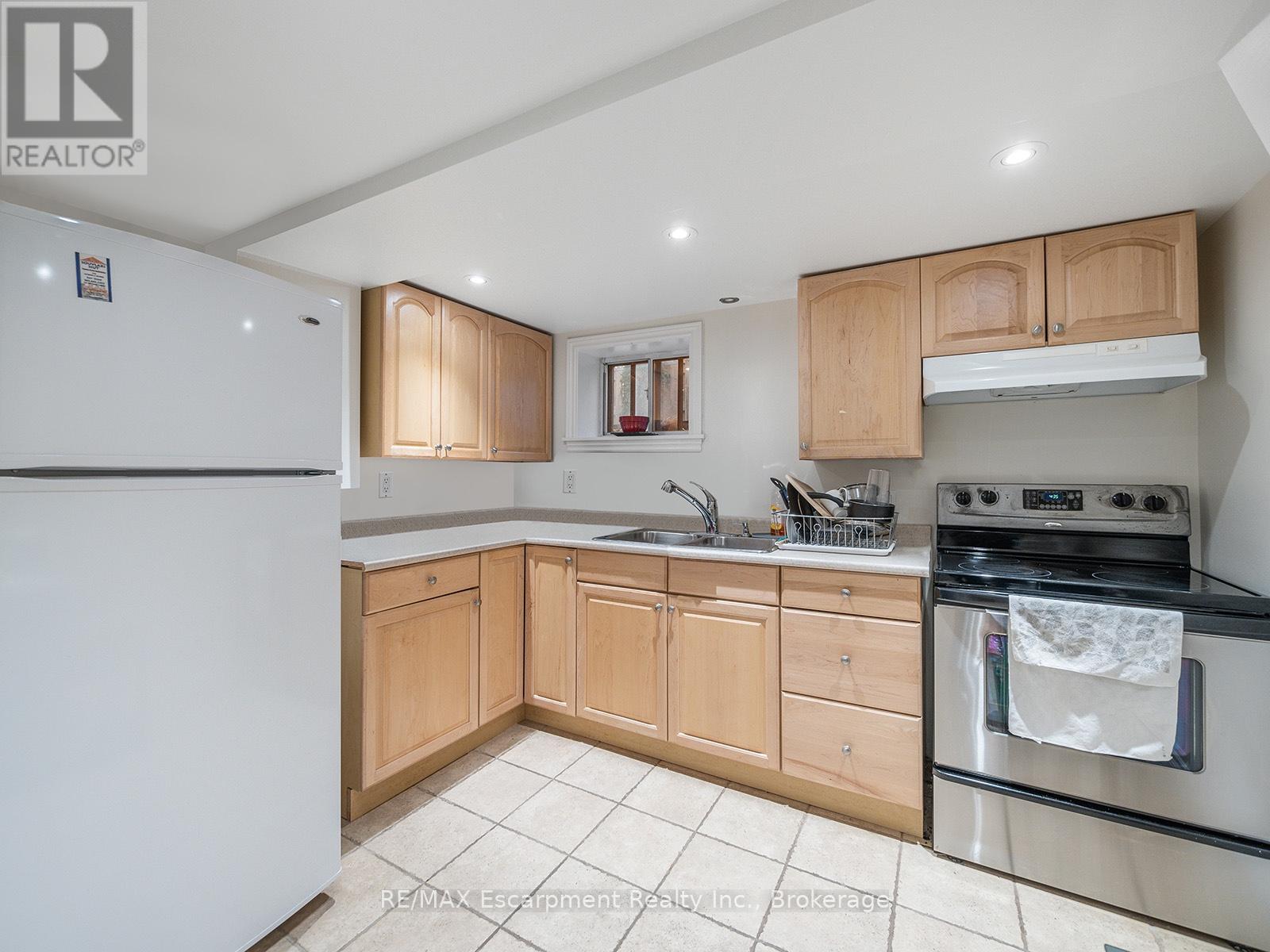 253 Margaret Drive, Oakville, Ontario  L6K 2W3 - Photo 30 - W12442523