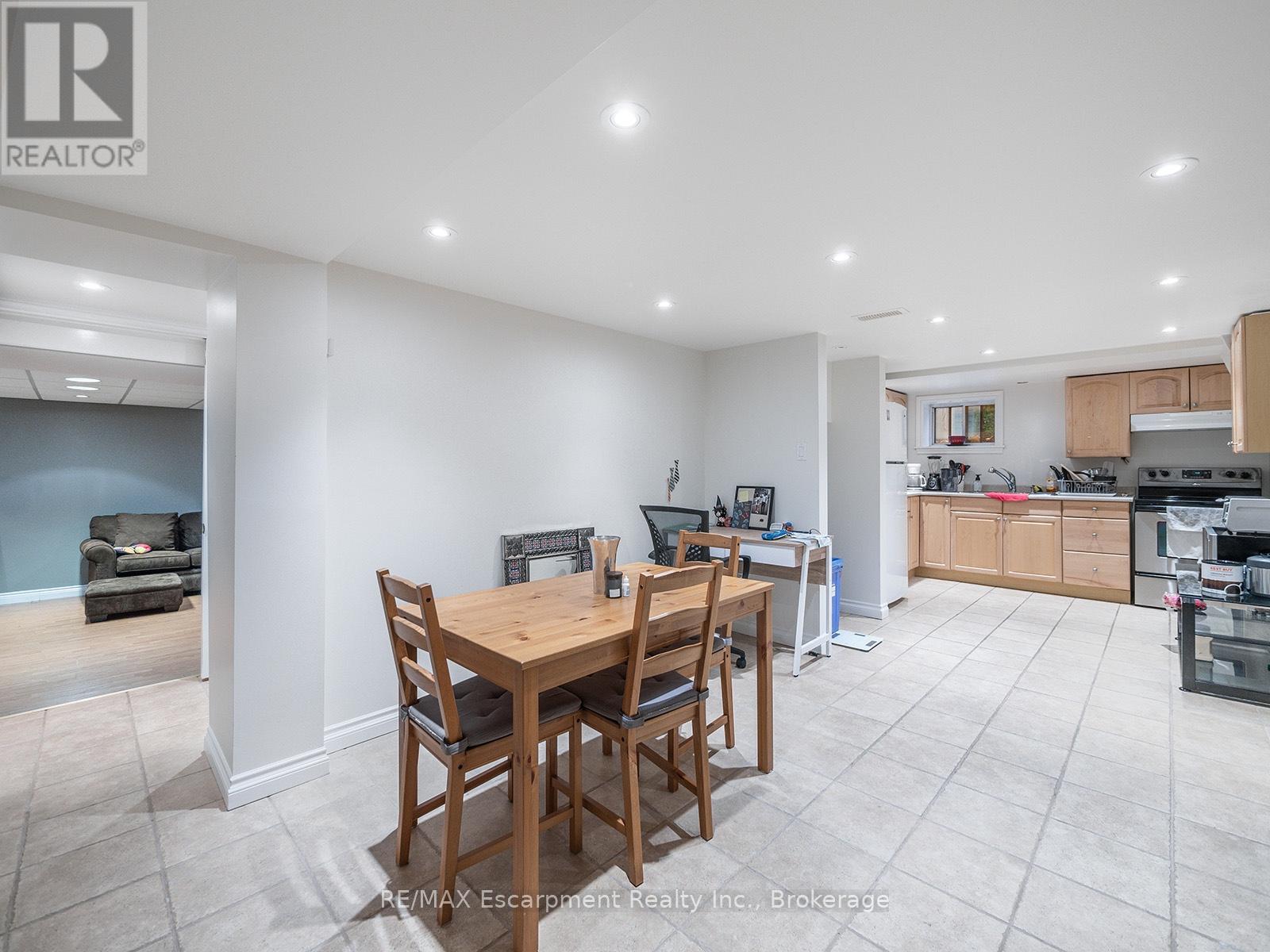 253 Margaret Drive, Oakville, Ontario  L6K 2W3 - Photo 29 - W12442523