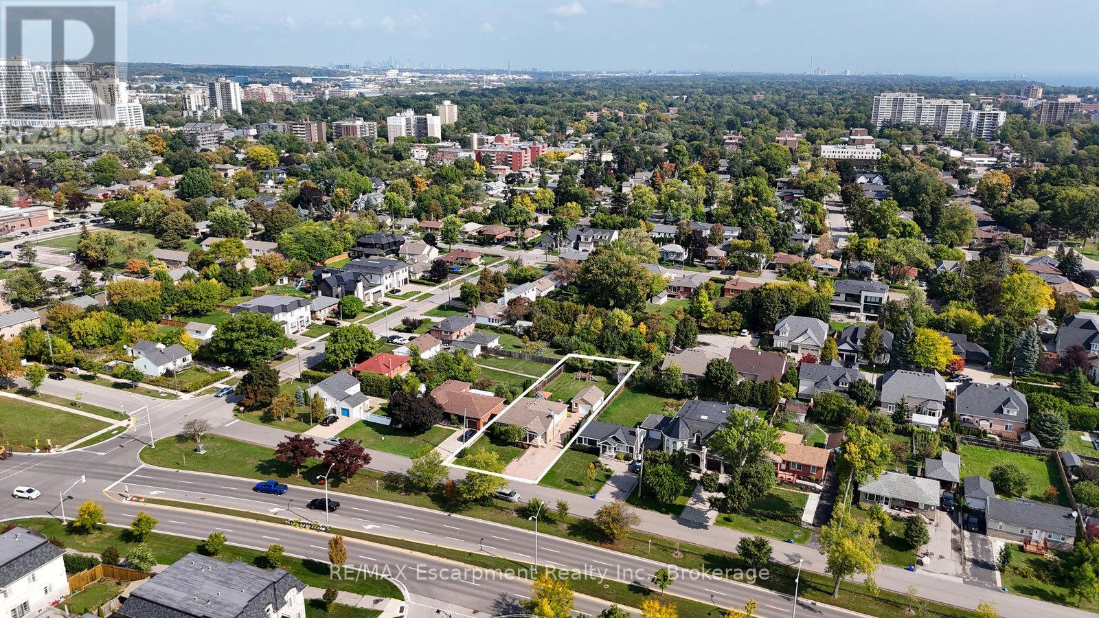 253 Margaret Drive, Oakville, Ontario  L6K 2W3 - Photo 41 - W12442523