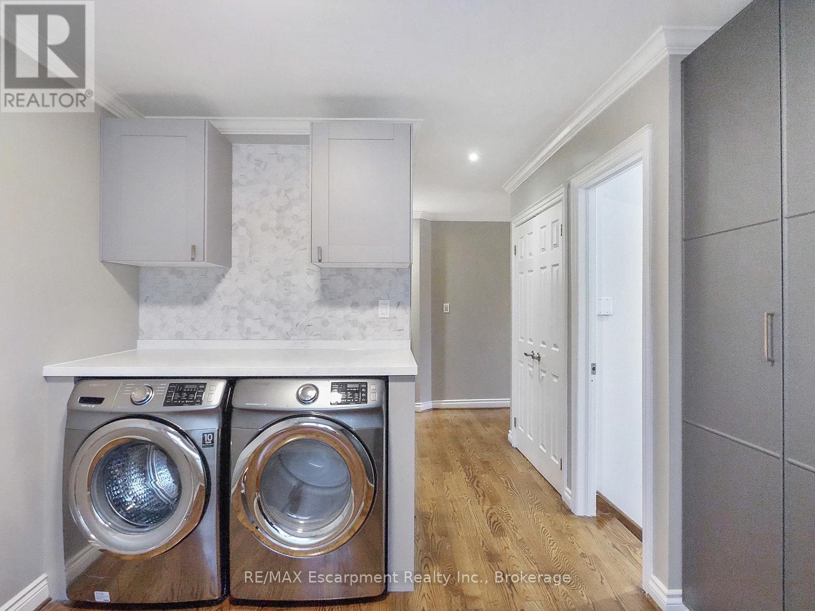 253 Margaret Drive, Oakville, Ontario  L6K 2W3 - Photo 9 - W12442523