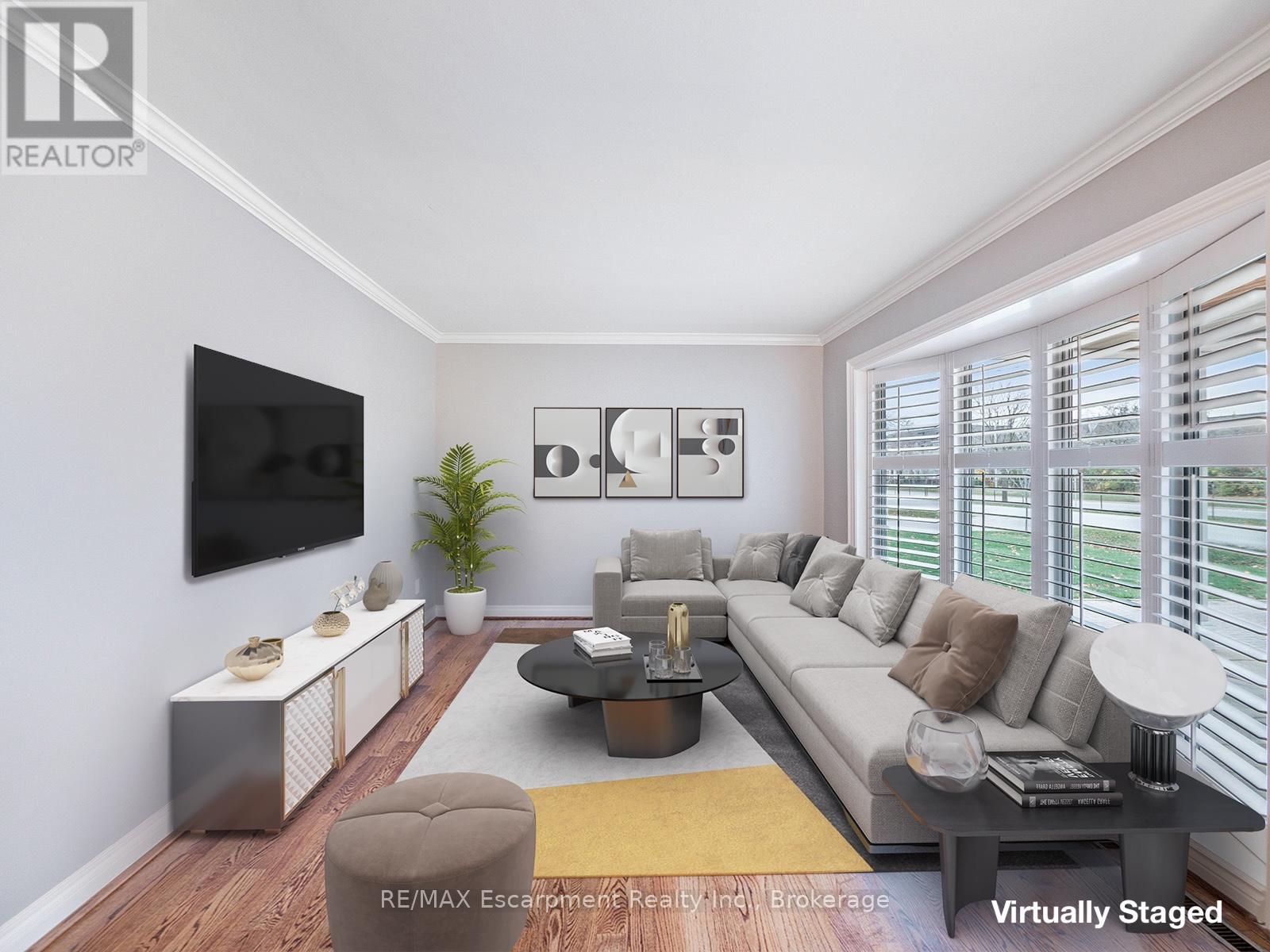 253 Margaret Drive, Oakville, Ontario  L6K 2W3 - Photo 6 - W12442523