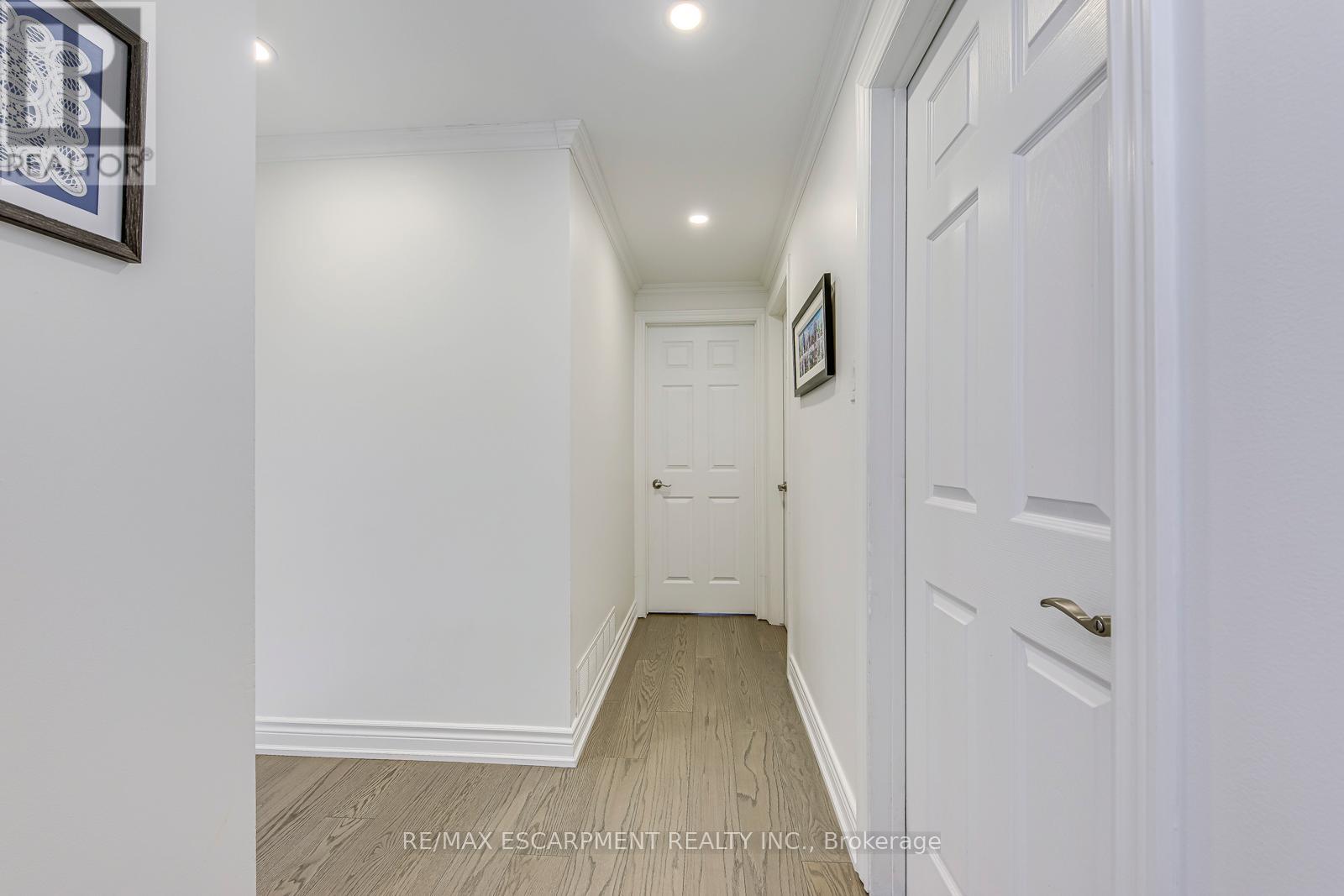 419 Yale Crescent, Oakville, Ontario  L6L 3L7 - Photo 18 - W12745558