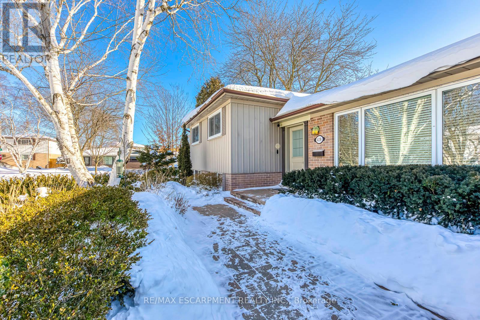 419 Yale Crescent, Oakville, Ontario  L6L 3L7 - Photo 3 - W12745558