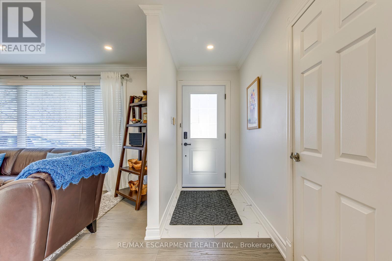 419 Yale Crescent, Oakville, Ontario  L6L 3L7 - Photo 5 - W12745558