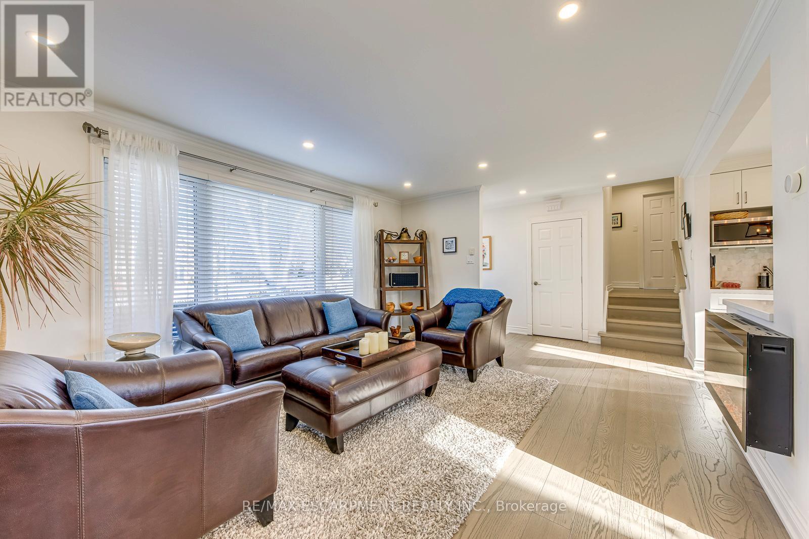 419 Yale Crescent, Oakville, Ontario  L6L 3L7 - Photo 9 - W12745558