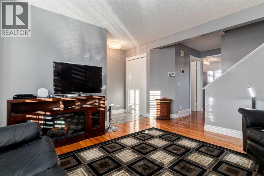 5248 Martin Crossing Drive Ne, Calgary, Alberta  T3J 3R5 - Photo 3 - A2282154