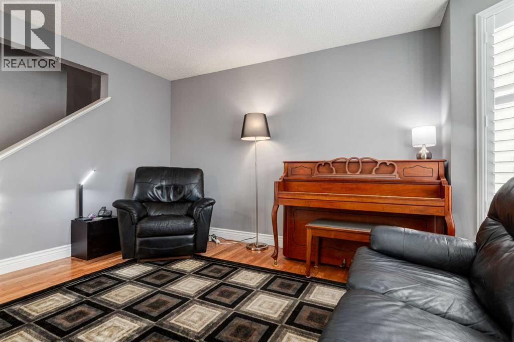 5248 Martin Crossing Drive Ne, Calgary, Alberta  T3J 3R5 - Photo 5 - A2282154