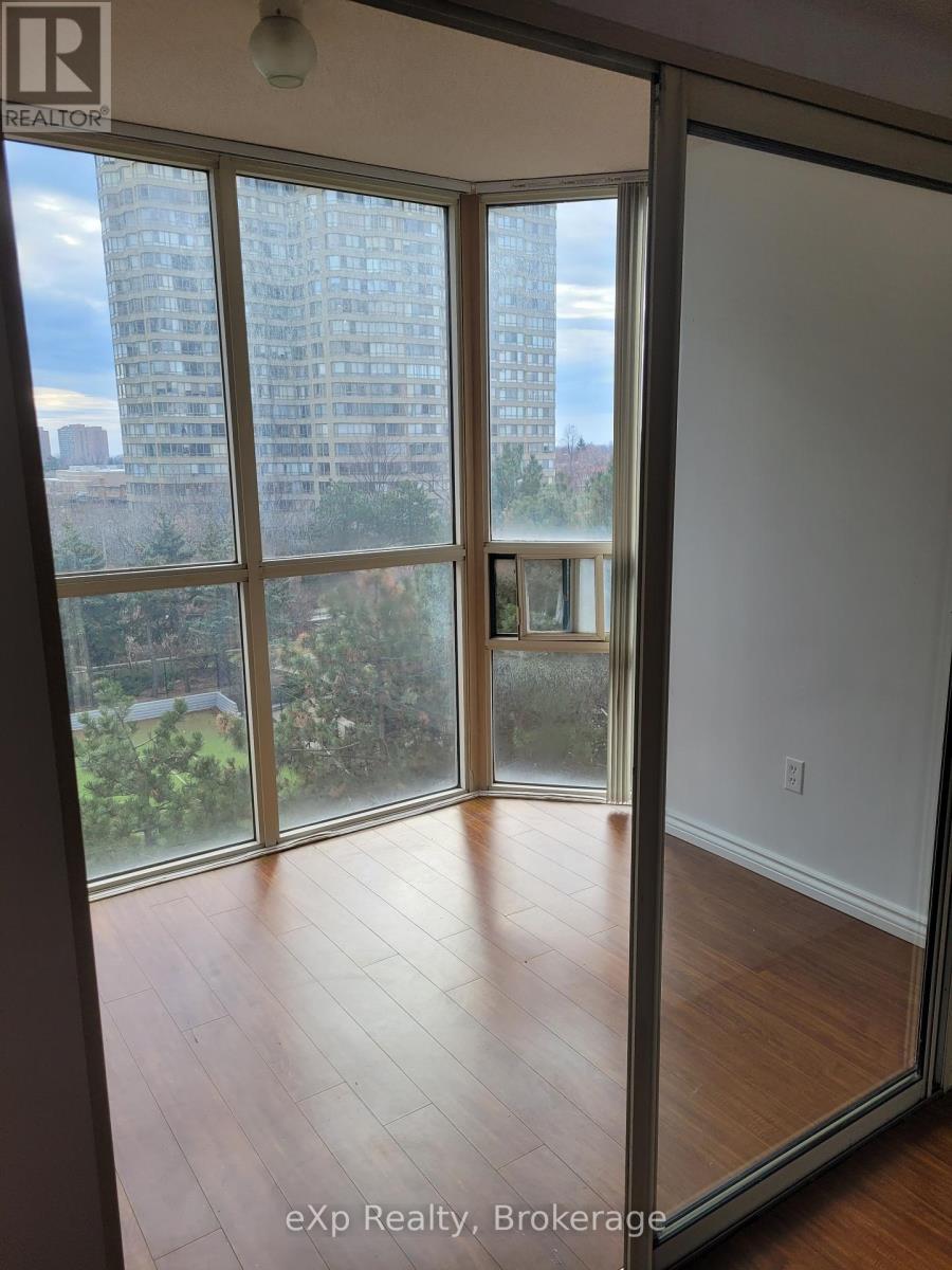 510 - 265 Enfield Place, Mississauga, Ontario  L5B 3Y7 - Photo 4 - W12712590