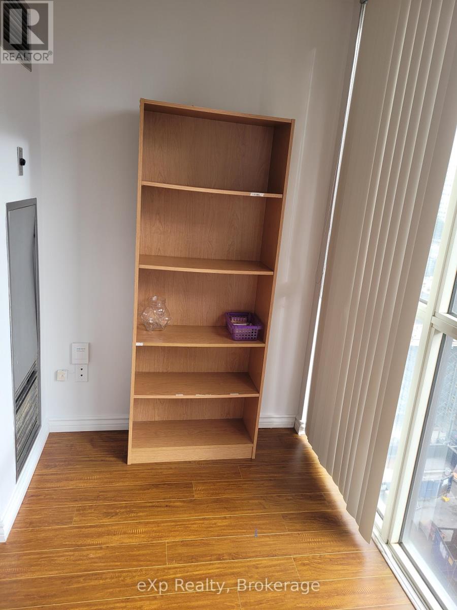 510 - 265 Enfield Place, Mississauga, Ontario  L5B 3Y7 - Photo 6 - W12712590