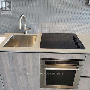 501 - 950 Portage Parkway, Vaughan, Ontario  L4K 0J7 - Photo 6 - N12745584