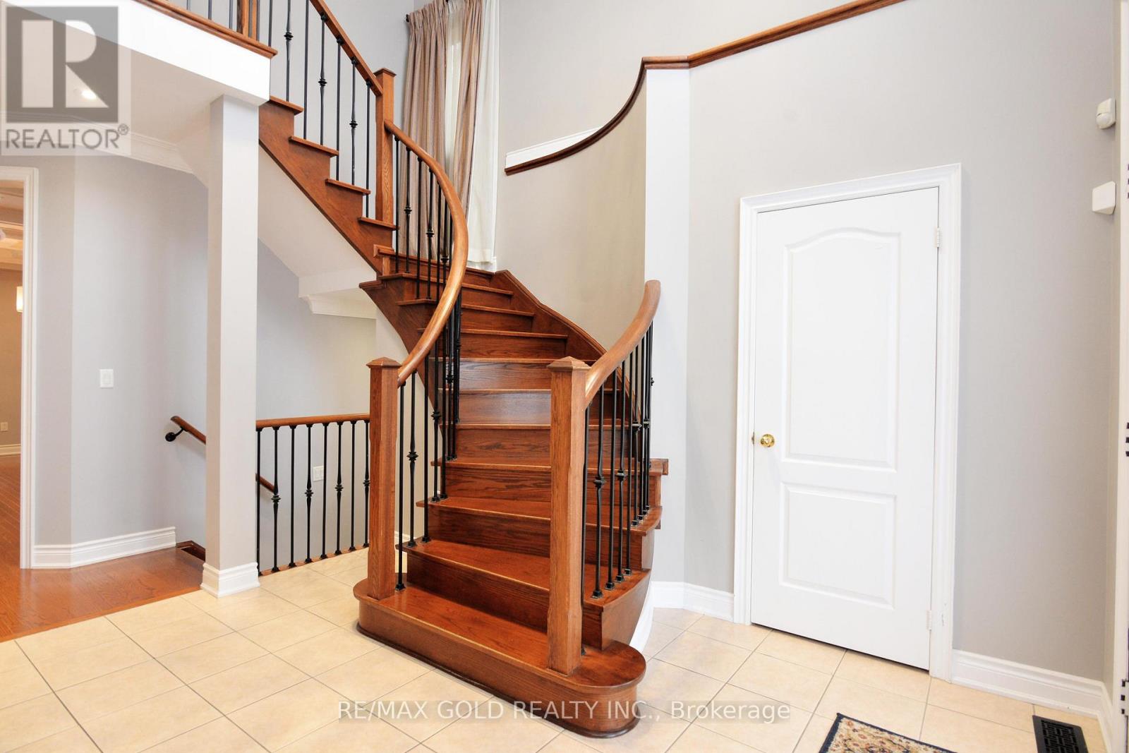 26 Maybeck Drive, Brampton, Ontario  L6X 0Z1 - Photo 4 - W12745566