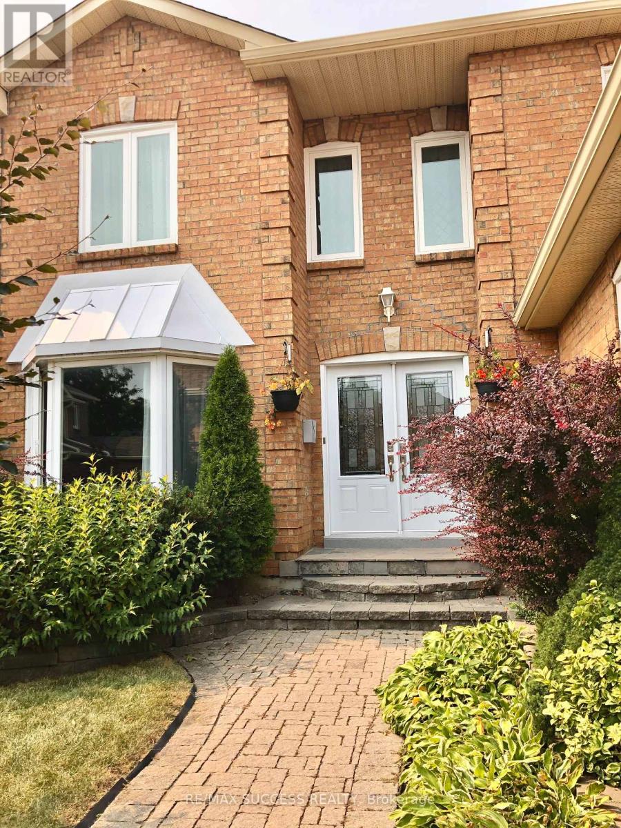 6643 Mockingbird Lane, Mississauga, Ontario  L5N 5K2 - Photo 2 - W12745578