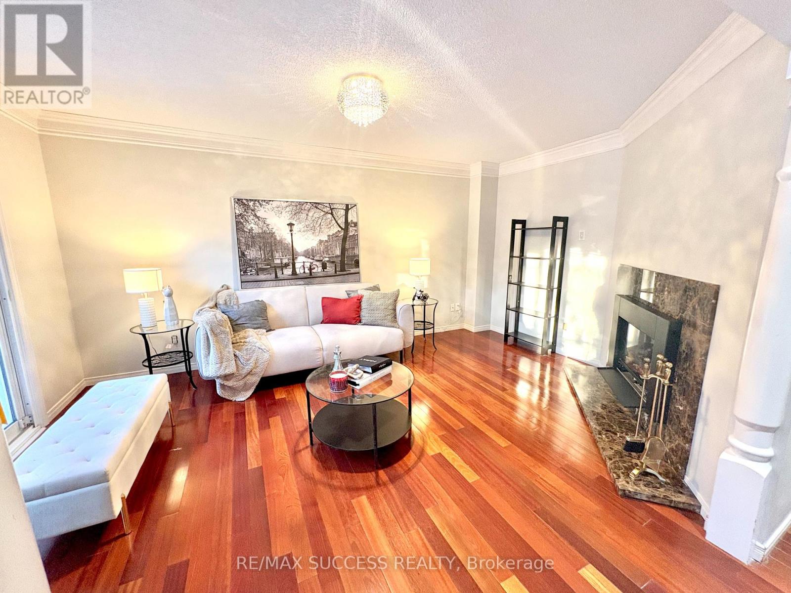 6643 Mockingbird Lane, Mississauga, Ontario  L5N 5K2 - Photo 3 - W12745578