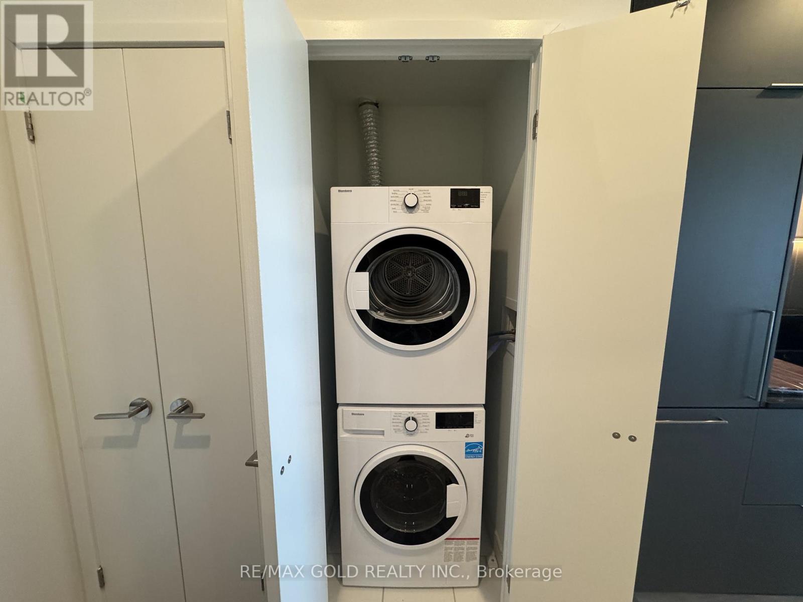 1205 - 1 Fairview Road E, Mississauga, Ontario  L5A 4C6 - Photo 11 - W12745586