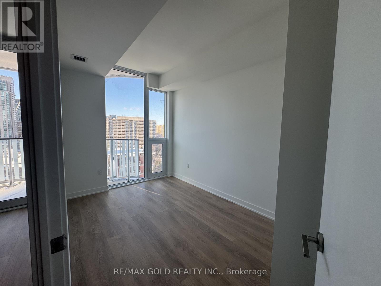 1205 - 1 Fairview Road E, Mississauga, Ontario  L5A 4C6 - Photo 4 - W12745586