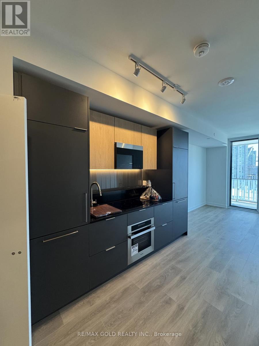 1205 - 1 Fairview Road E, Mississauga, Ontario  L5A 4C6 - Photo 7 - W12745586