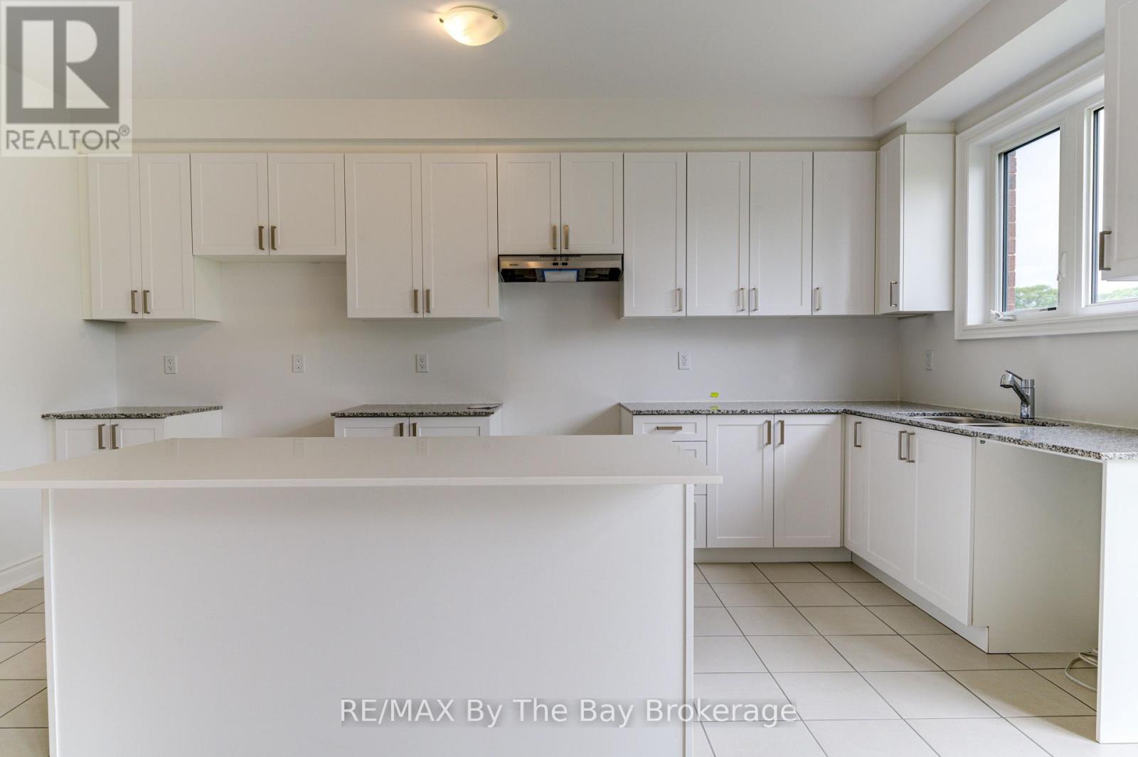 12 Misty Ridge Road, Wasaga Beach, Ontario  L9Z 0R8 - Photo 18 - S12741528