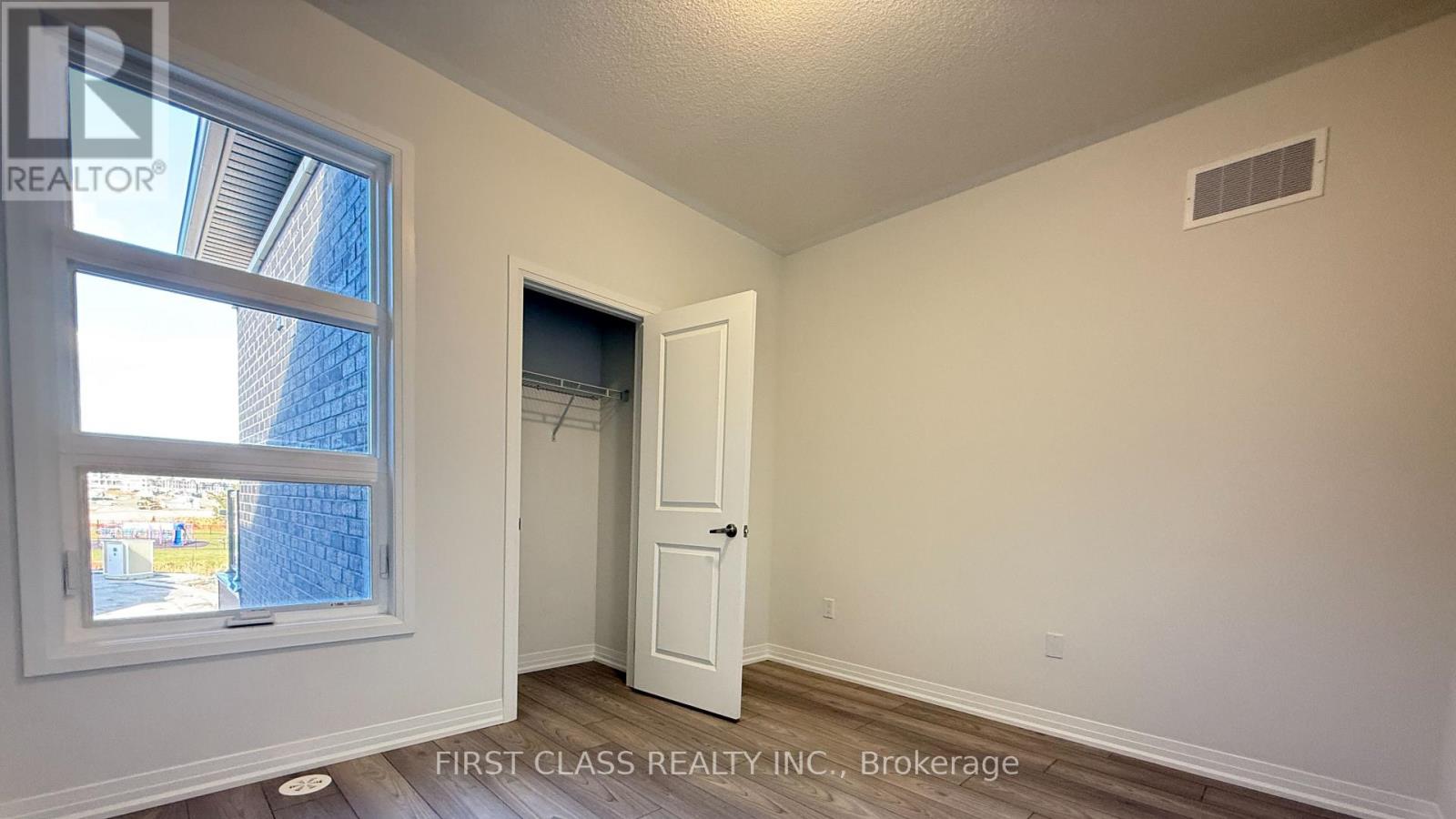 Upper - 51 Harold Wilson Lane, Richmond Hill, Ontario  L4S 0R3 - Photo 8 - N12745590