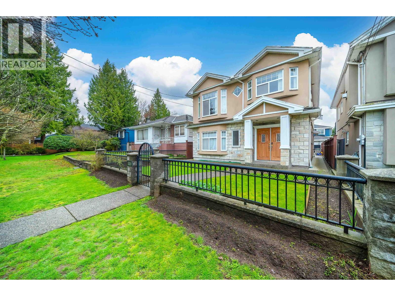 3320 E 43RD AVENUE, Vancouver, British Columbia