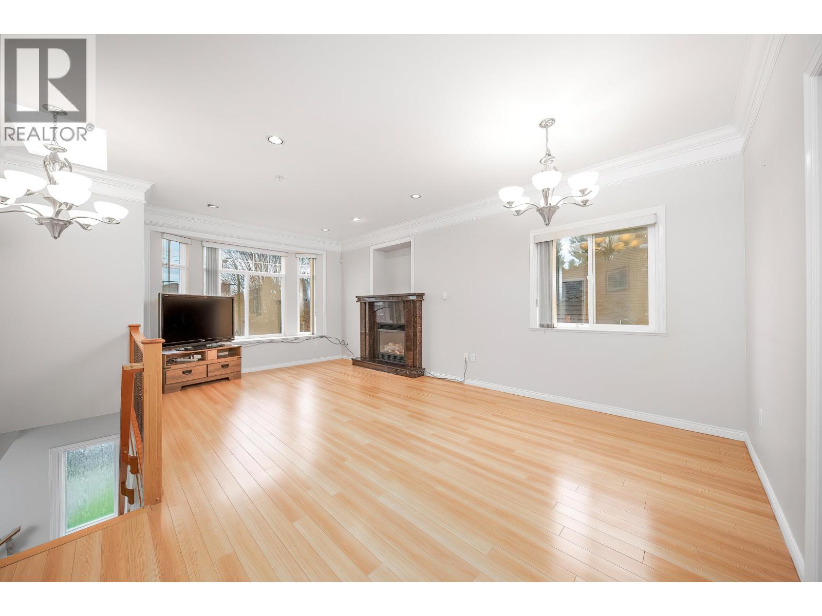 3320 E 43rd Avenue, Vancouver, British Columbia  V5R 3A1 - Photo 3 - R3084543