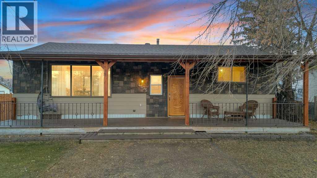 4535 47 Street, Sylvan Lake, Alberta