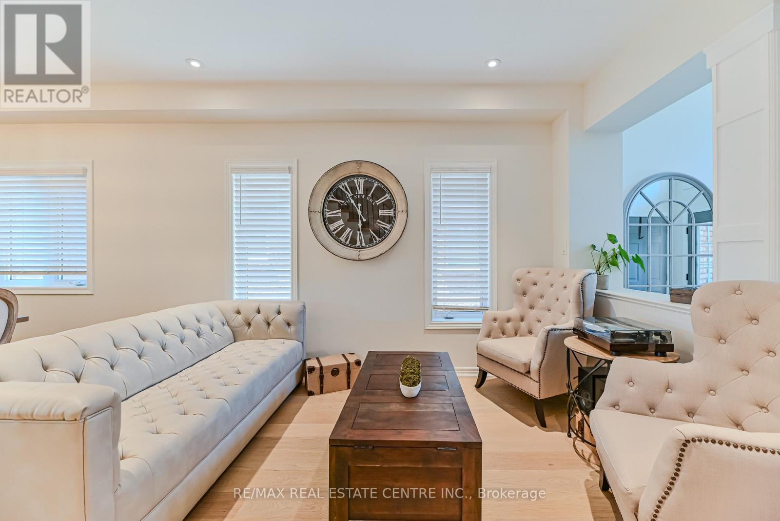 2498 Longridge Crescent, Oakville, Ontario  L6H 6S2 - Photo 5 - W12745612