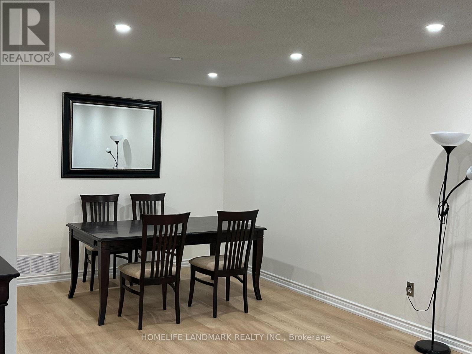 Upper - 2527 Kingsberry Crescent, Mississauga, Ontario  L5B 2K7 - Photo 2 - W12745620