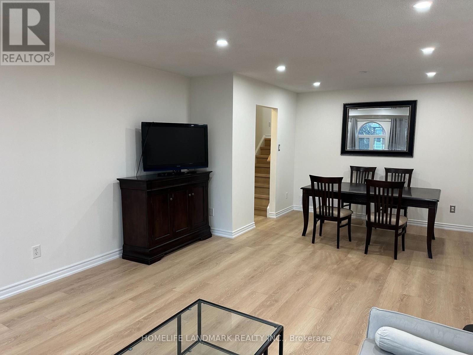 Upper - 2527 Kingsberry Crescent, Mississauga, Ontario  L5B 2K7 - Photo 3 - W12745620