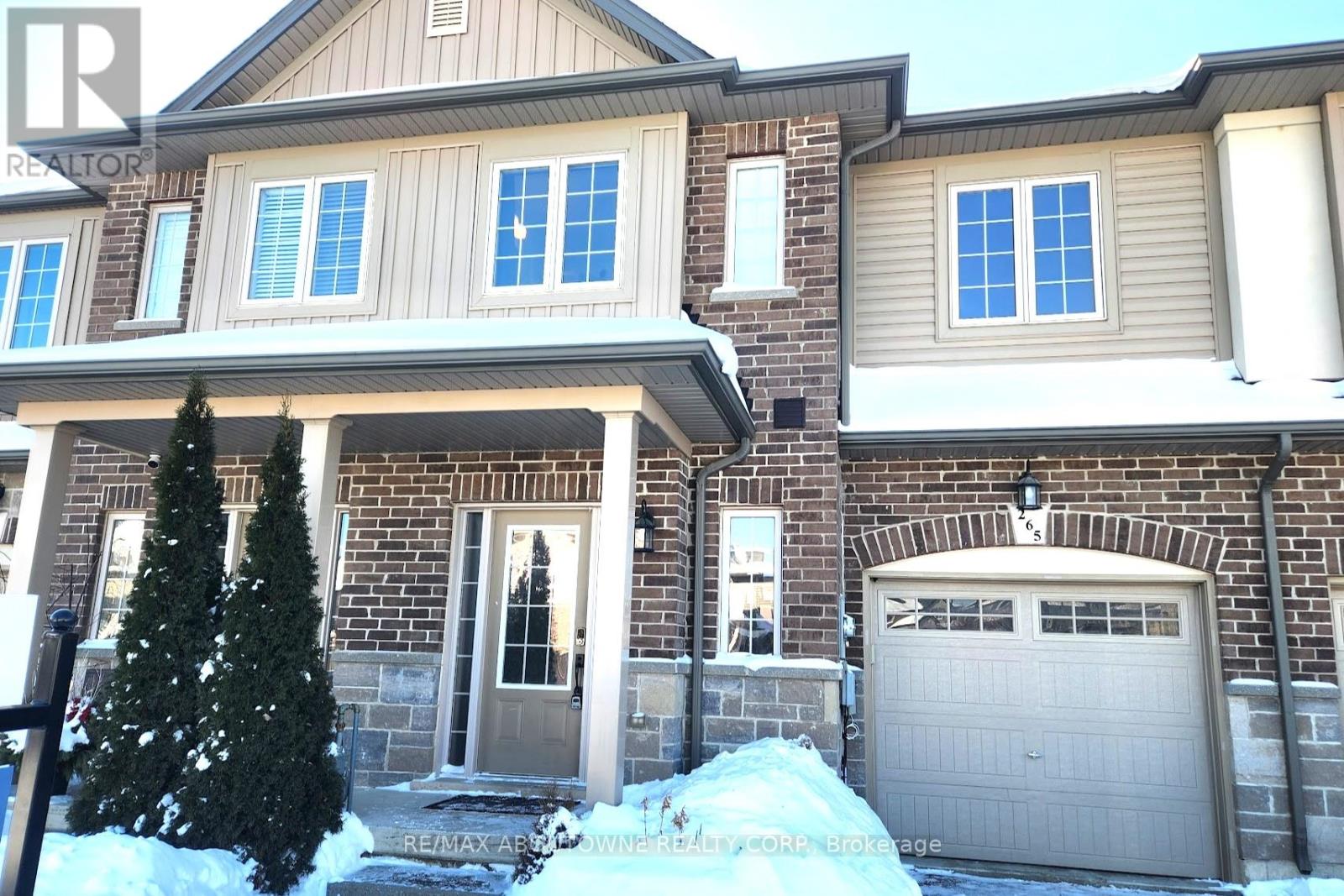 265 PUMPKIN PASS, Hamilton, Ontario