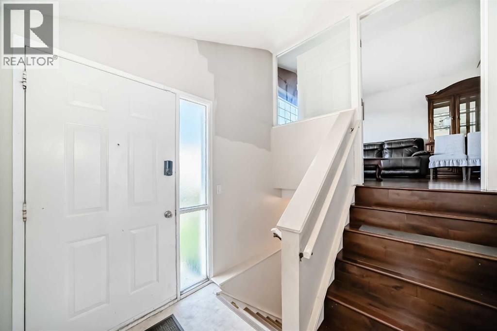 11 Martinwood Road Ne, Calgary, Alberta  T3J 3G6 - Photo 5 - A2269023