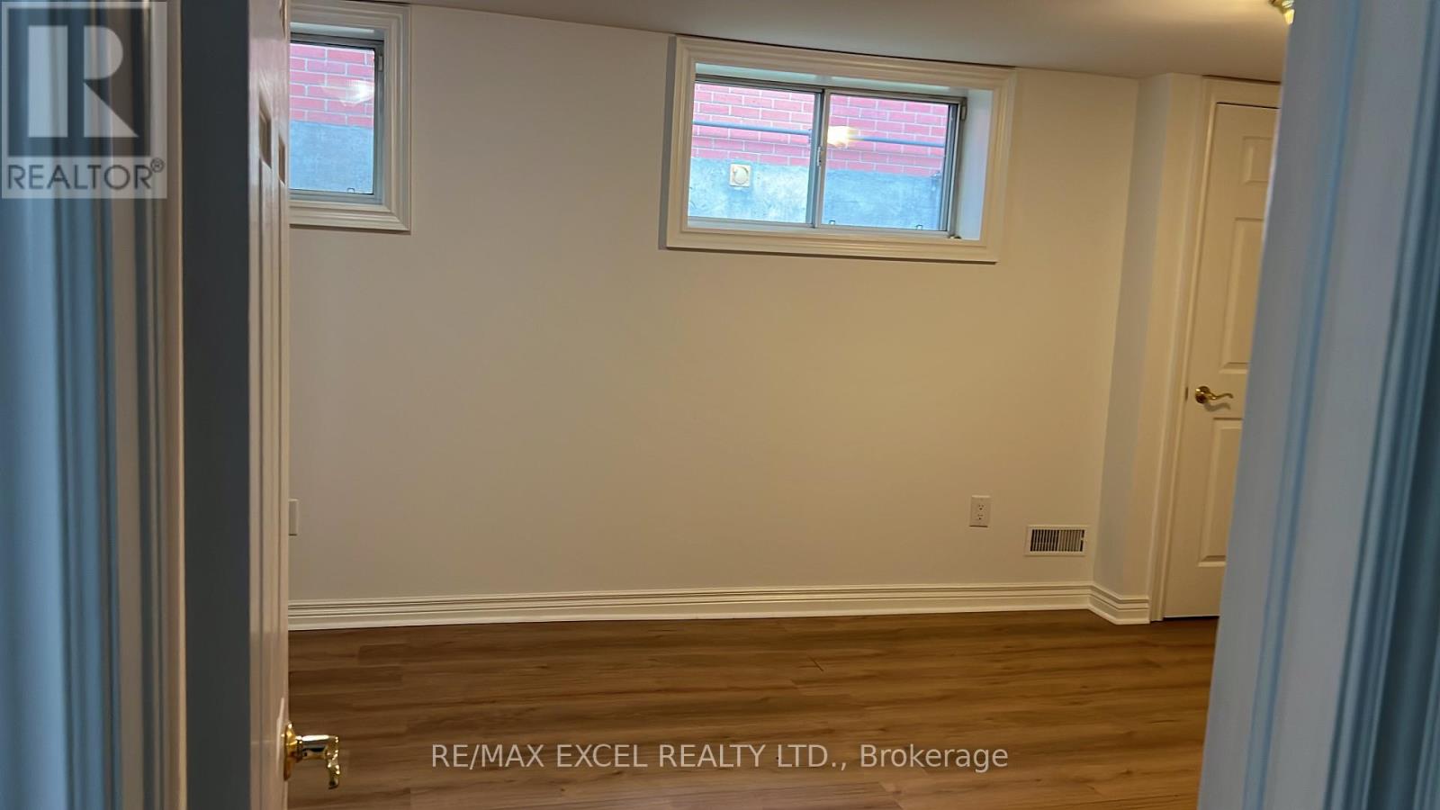 387 Crosby Avenue E, Richmond Hill, Ontario  L4C 2R8 - Photo 3 - N12745636