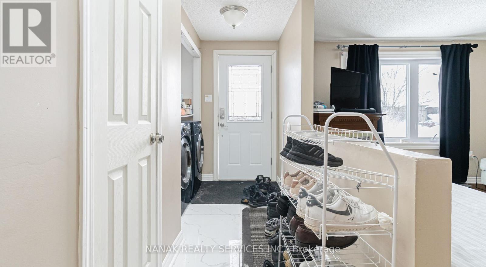 46 Hickling Trail, Barrie, Ontario  L4M 5S4 - Photo 4 - S12745638
