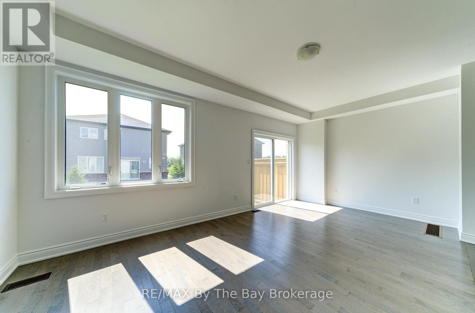 42 Lisa Street, Wasaga Beach, Ontario  L9Z 1J9 - Photo 19 - S12485091