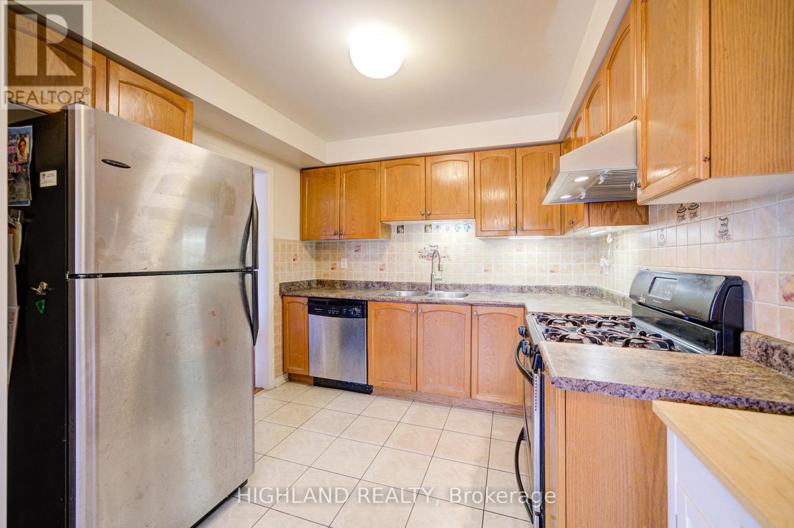 99 - 6399 Spinnaker Circle, Mississauga, Ontario  L5W 1Z5 - Photo 3 - W12745630