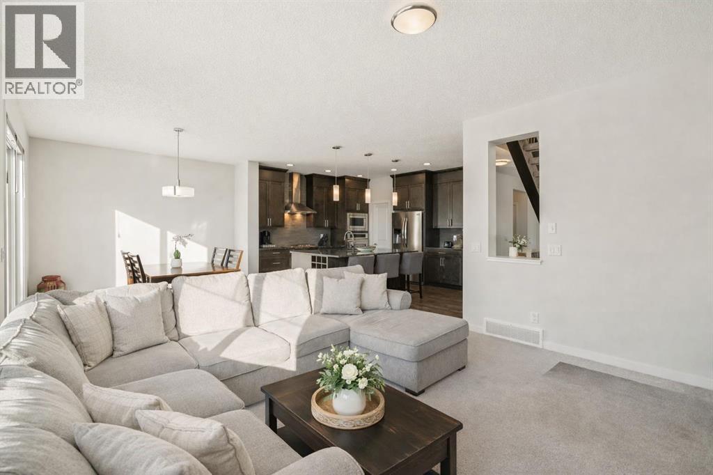 43 Appaloosa Gardens, Cochrane, Alberta  T4C 2M3 - Photo 2 - A2278093