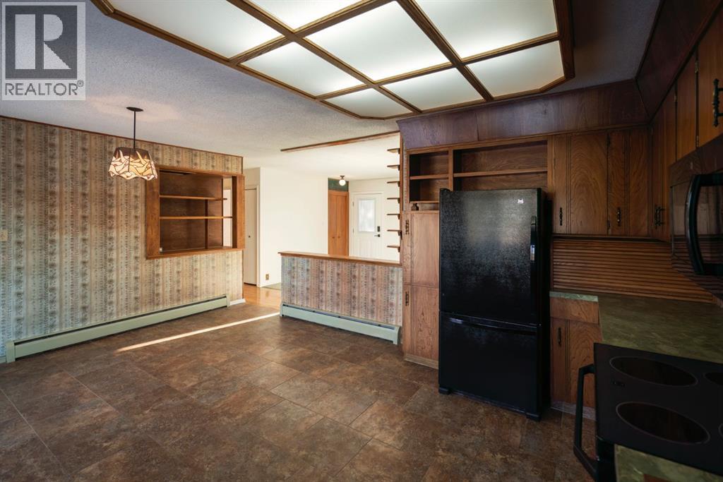 5714 48b Avenue, Camrose, Alberta  T4V 0L7 - Photo 9 - A2271446