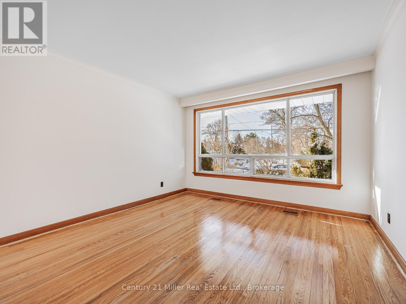 309 Queen Mary Drive, Oakville, Ontario  L6K 3L5 - Photo 11 - W12745594