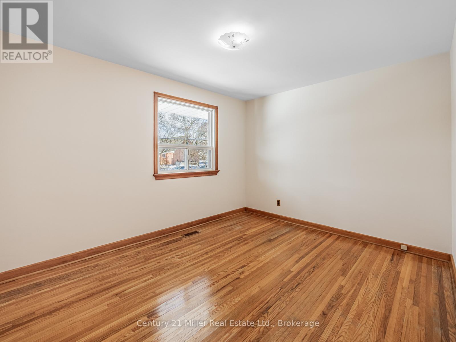 309 Queen Mary Drive, Oakville, Ontario  L6K 3L5 - Photo 18 - W12745594