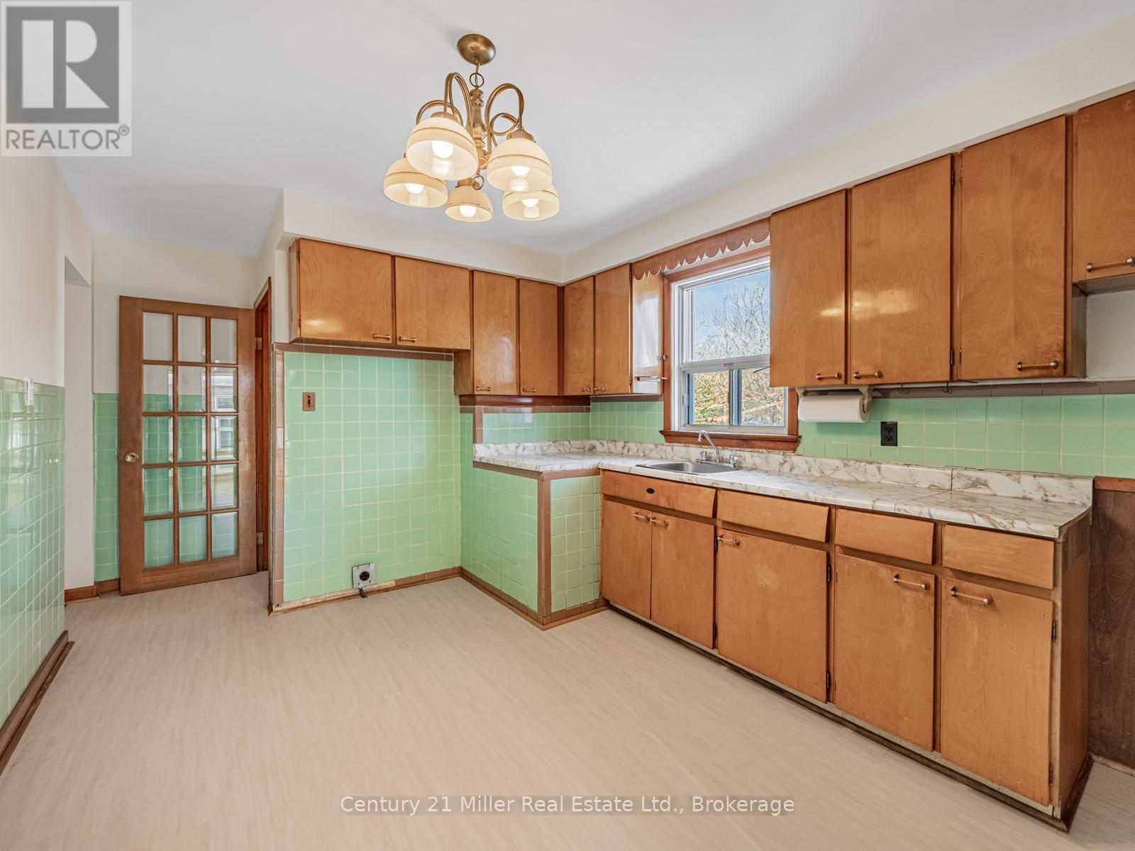 309 Queen Mary Drive, Oakville, Ontario  L6K 3L5 - Photo 17 - W12745594